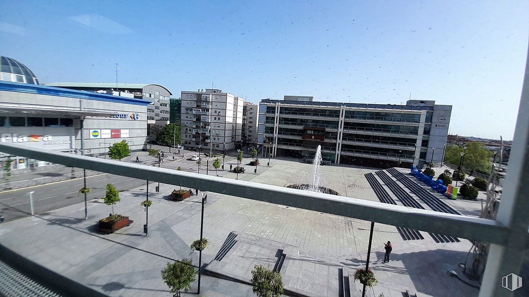 Oficina en alquiler en Plaza Constitución, 2, Fuenlabrada, Madrid, 28945 con edificio, cielo, bloque de torre, diseño urbano, condominio, planta, zona residencial, fachada, bienes raíces y edificio comercial alrededor