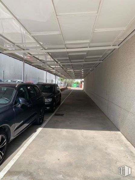 Industrial for rent at Zona industrial Alcalá de Henares, Alcalá de Henares, Madrid, 28806 with car, wheel, tire, automotive parking light, parking lot, parking, automotive wheel system, luxury vehicle, family car and full-size car around