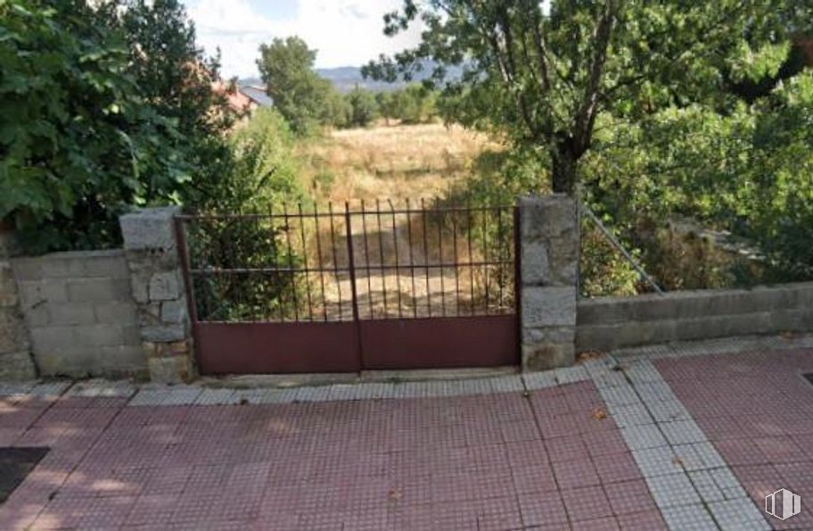 Suelo en venta en Paseo San Sebastian, 31 (A), Becerril de la Sierra, Madrid, 28490 con planta, cielo, superficie de la carretera, lote de terreno, albañilería, valla, árbol, hierba, ladrillo y paisaje alrededor