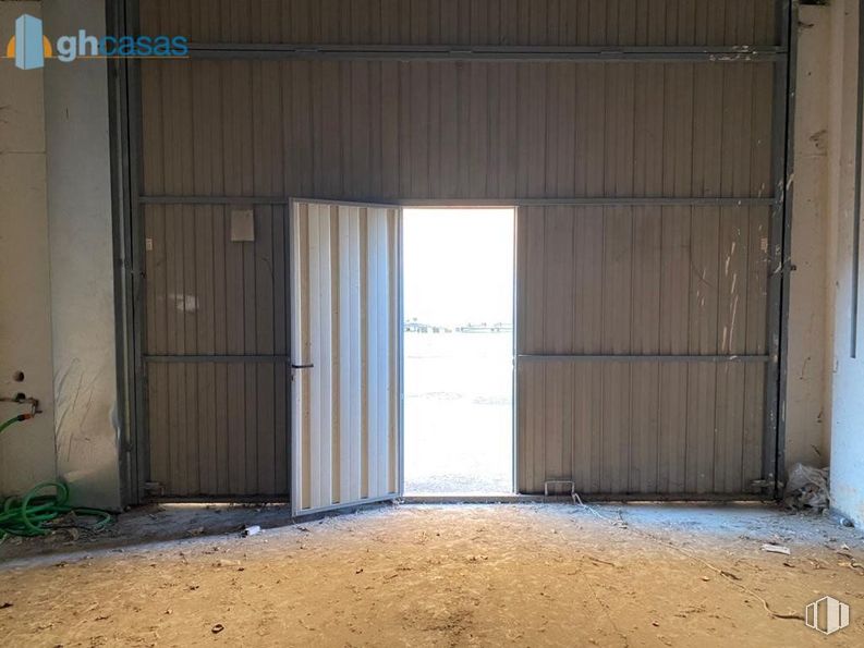 Industrial for sale at Área Industrial, Cabanillas del Campo, Guadalajara, 19171 with wood, fixture, shade, road surface, door, floor, flooring, plant, tints and shades and hardwood around