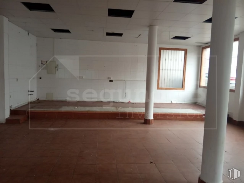 Local en venta en Calle San Roque, 1, Valdetorres de Jarama, Madrid, 28150 con ventana, accesorio, madera, edificio, suelos, suelo, hall, pared, material compuesto y tintes y matices alrededor