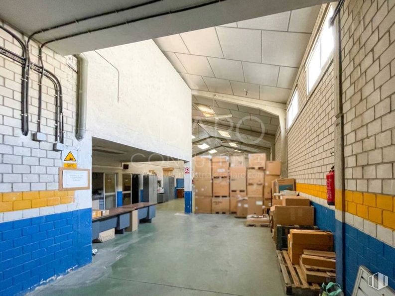 Industrial for sale at Calle Sierra de Guadarrama, San Fernando de Henares, Madrid, 28830 with flooring, ceiling, floor, composite material, concrete, warehouse, building material and paint around