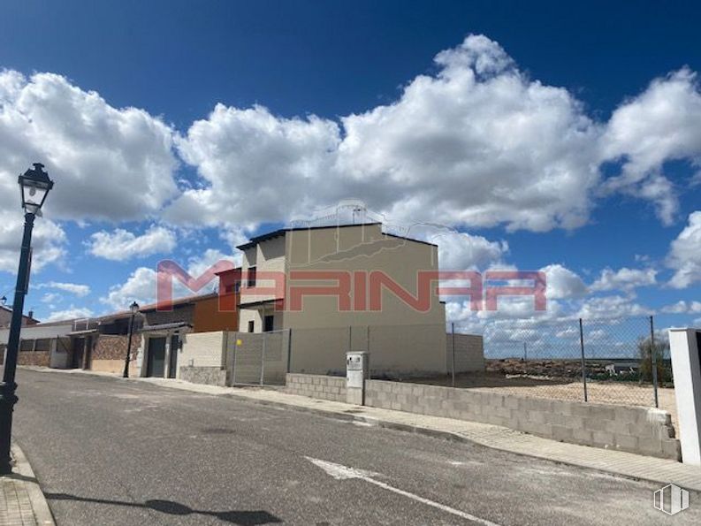 Suelo en venta en Zona Los Robles, Seseña, Toledo, 45223 con luz de la calle, nube, cielo, propiedad, superficie de la carretera, asfalto, edificio, zona residencial, pared y zona rural alrededor