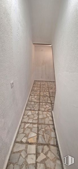 Retail for rent at Avenida Palomeras, Puente de Vallecas, Madrid, 28038 with wood, floor, flooring, composite material, fixture, tile flooring, rectangle, concrete, tints and shades and beige around