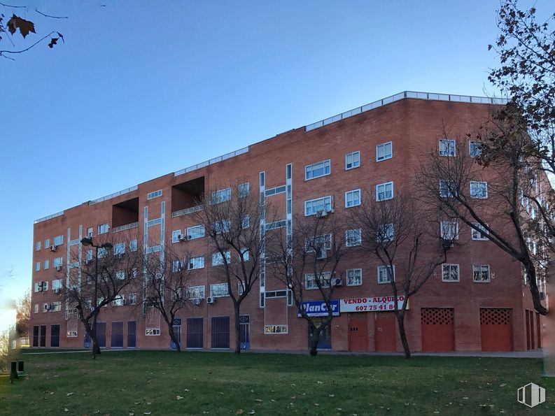 Local en alquiler y venta en Calle Alhaquén, 8, Getafe, Madrid, 28903 con edificio, cielo, planta, ventana, propiedad, árbol, terreno, bloque de torre, diseño urbano y accesorio alrededor