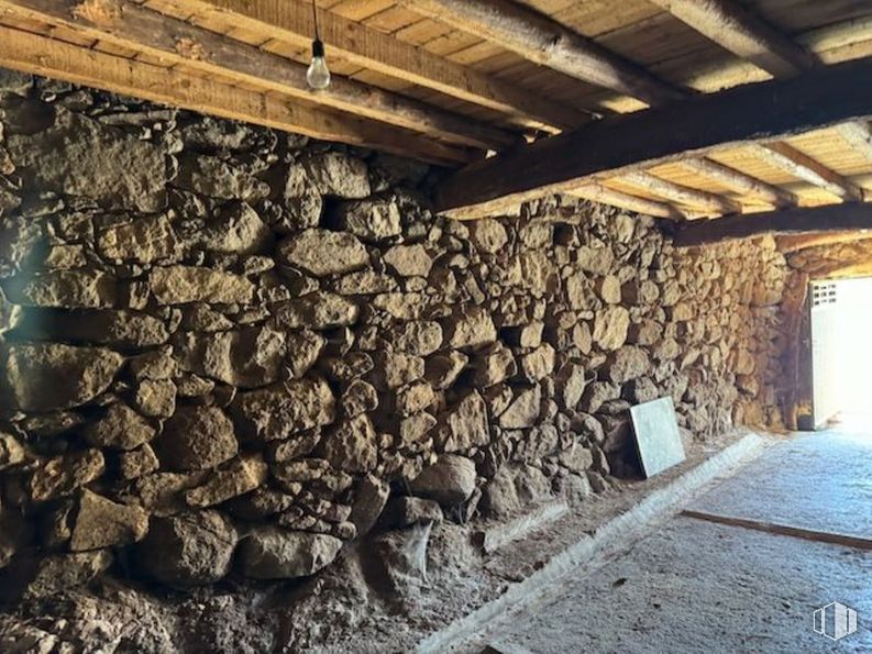 Industrial for sale at Calle Plazuelilla, 17, Gilbuena, Ávila, 05619 with wood, landscape, tints and shades, stone wall, brick, beam, trunk, rock, road surface and cobblestone around