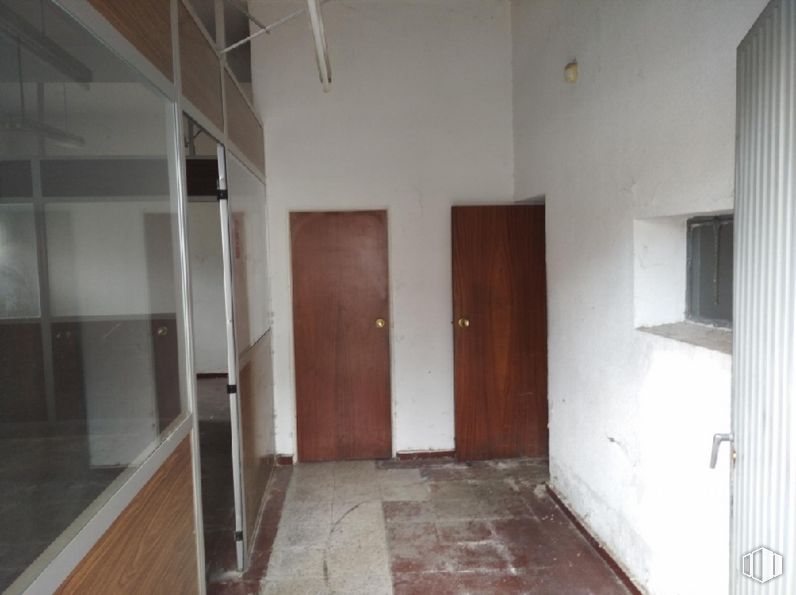 Nave en venta en Avenida Canteras, Valdemoro, Madrid, 28341 con puerta, accesorio, madera, hall, suelos, suelo, madera dura, tinte para madera, material de construcción y techo alrededor