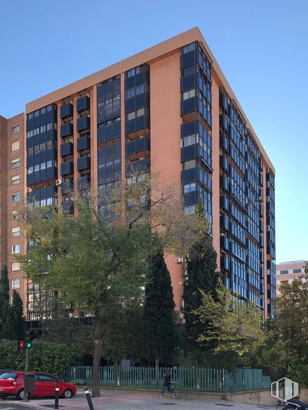 Oficina en alquiler en Calle Orense, 62, Tetuán, Madrid, 28020 con edificio, propiedad, ventana, hoja, rascacielos, cielo, bloque de pisos, encendiendo, árbol y diseño urbano alrededor