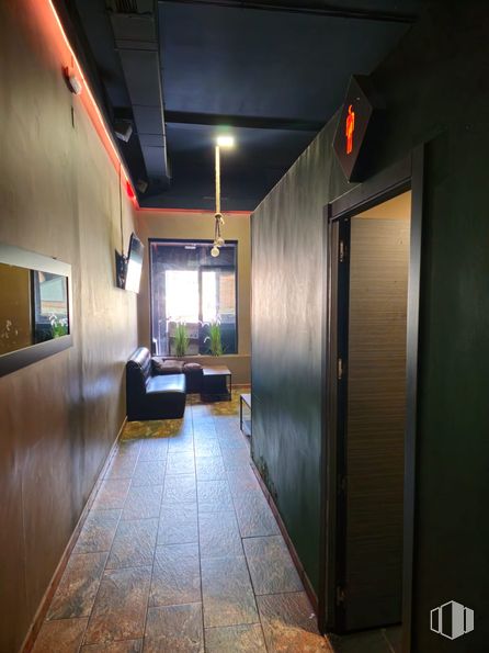 Local en alquiler en Avenida Viñuelas, 17, Tres Cantos, Madrid, 28760 con ventana, puerta, silla, edificio, planta de interior, accesorio, casa, suelo, suelos y tintes y matices alrededor