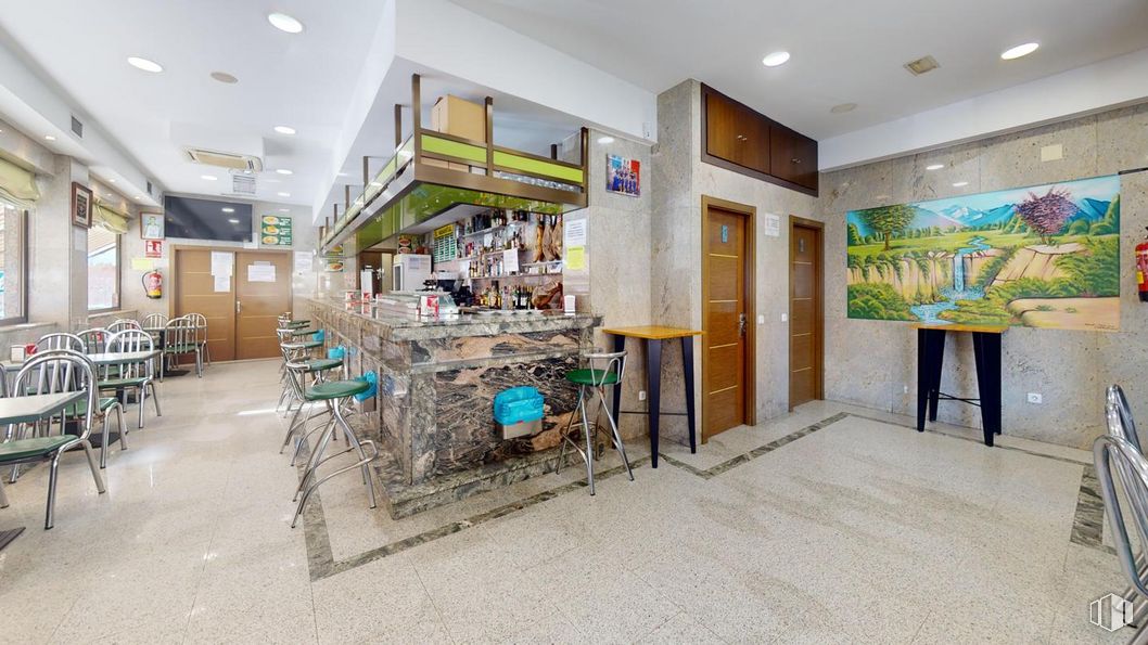 Local en venta en Calle Pont de Molins, Puente de Vallecas, Madrid, 28038 con silla, mueble, interiorismo, estante, suelo, suelos, planta de interior, edificio, ocio y techo alrededor