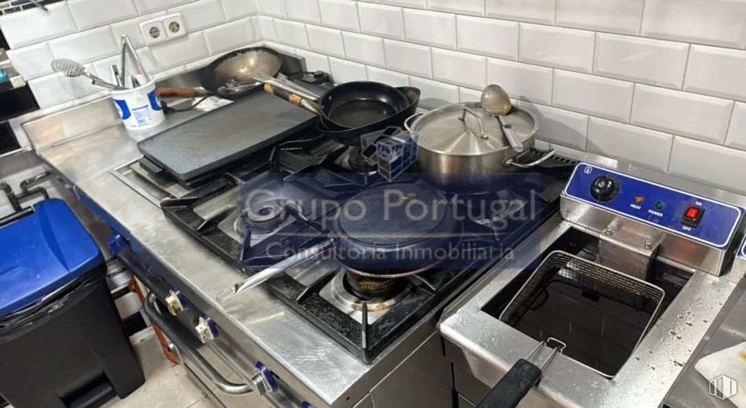 Retail for rent at Zona Puerta de Toledo, Centro, Madrid, 28005 with kitchen appliance, frying pan, home appliance, kitchen stove, major appliance, stove, gas stove, kitchen, cookware and bakeware and cooktop around