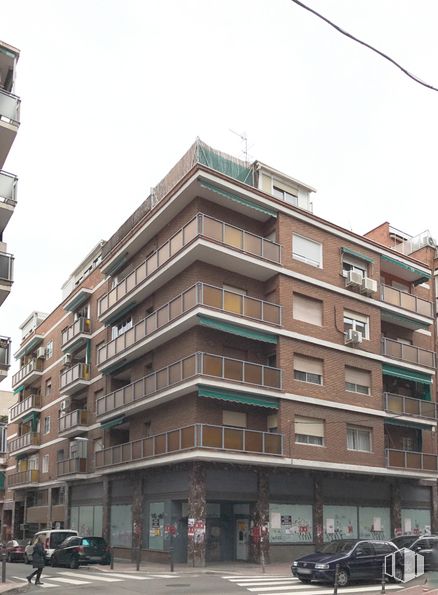 Local en alquiler en Calle Luis Cabrera, 92, Chamartín, Madrid, 28002 con coche, edificio, cielo, día, propiedad, rueda, neumático, ventana, infraestructura y bloque de torre alrededor