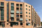 Retail for sale at Calle Fuente Nueva, 1, Parla, Madrid, 28980 with building, sky, cloud, property, window, tower block, urban design, neighbourhood, street light and condominium around