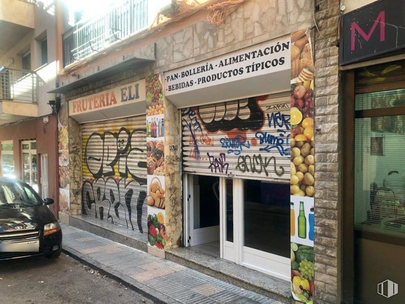 Retail for sale & for rent at Calle Fray Luis de León, Cuenca, 16001 with car, building, property, vehicle, vehicle registration plate, neighbourhood, automotive lighting, facade, retail and city around