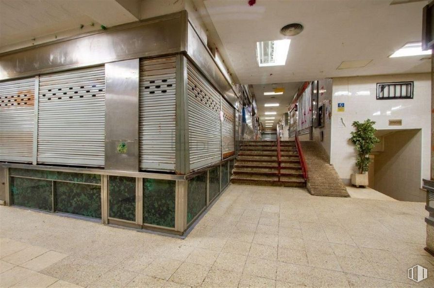 Local en venta en Calle Marqués de la Valdavia, Alcobendas, Madrid, 28100 con planta de interior, persiana de la ventana, planta, suelos, suelo, techo, ciudad, edificio, accesorio y aparcamiento alrededor