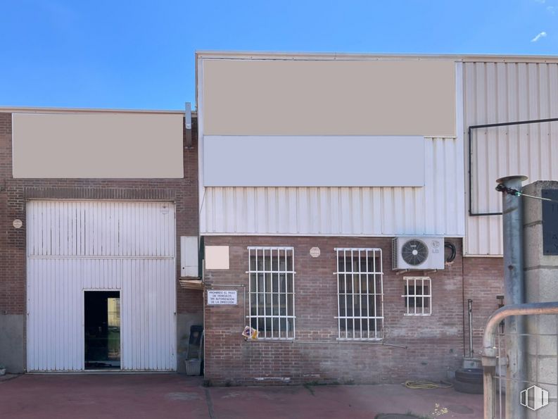 Nave en venta en Polígono Industrial Santa Ana, Rivas-Vaciamadrid, Madrid, 28529 con ventana, puerta, edificio, cielo, accesorio, fachada, gas, ciudad, ladrillo y diseño urbano alrededor