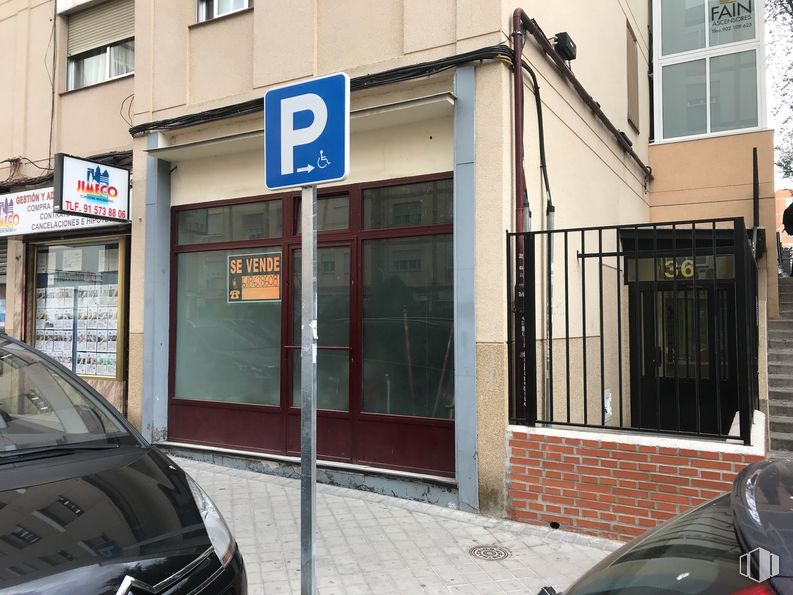 Local en venta en Calle de María Teresa Sáenz Heredia, 36, Ciudad Lineal, Madrid, 28017 con coche, ventana, edificio, luz de estacionamiento automotriz, vehículo terrestre, propiedad, vehículo motorizado, vehículo, iluminación automotriz y exterior automotriz alrededor