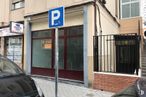 Retail for sale at Calle de María Teresa Sáenz Heredia, 36, Ciudad Lineal, Madrid, 28017 with car, window, building, automotive parking light, land vehicle, property, motor vehicle, vehicle, automotive lighting and automotive exterior around