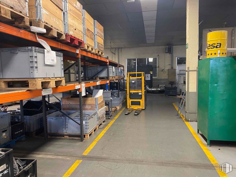 Industrial for sale at Zona industrial, Arganda del Rey, Madrid, 28500 with engineering, gas, building, machine, industry, factory, metal, fixture, composite material and steel around