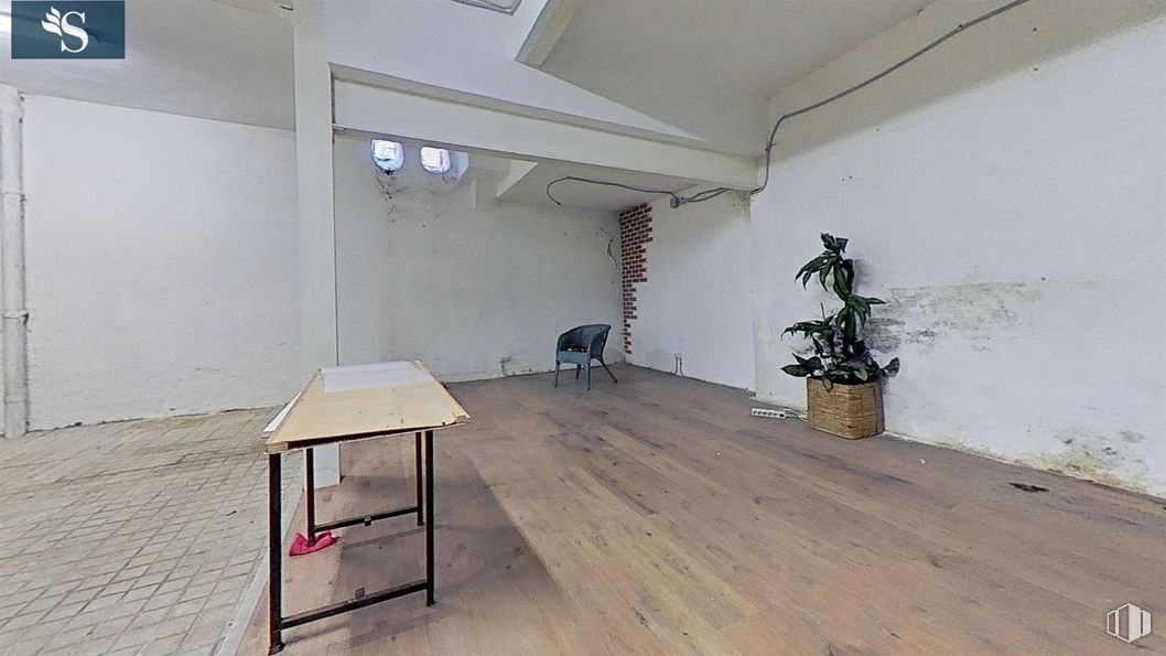 Nave en alquiler en Calle Hierbabuena, Tetuán, Madrid, 28039 con planta de interior, mesa, planta, mueble, maceta, madera, edificio, suelo, interiorismo y suelos alrededor