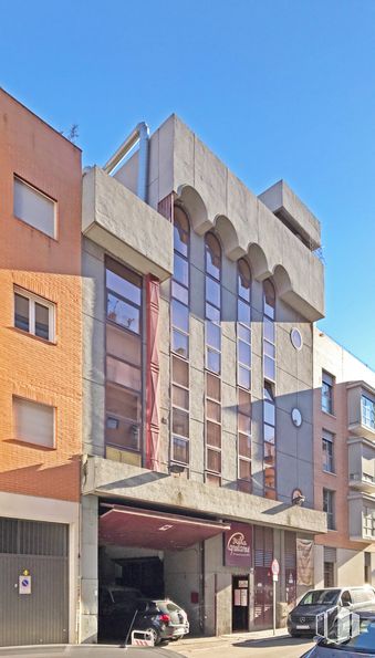 Nave en alquiler y venta en Calle Teniente Coronel Noreña, 37, Arganzuela, Madrid, 28045 con ventana, coche, edificio, cielo, día, rueda, neumático, diseño urbano, condominio y bloque de torre alrededor