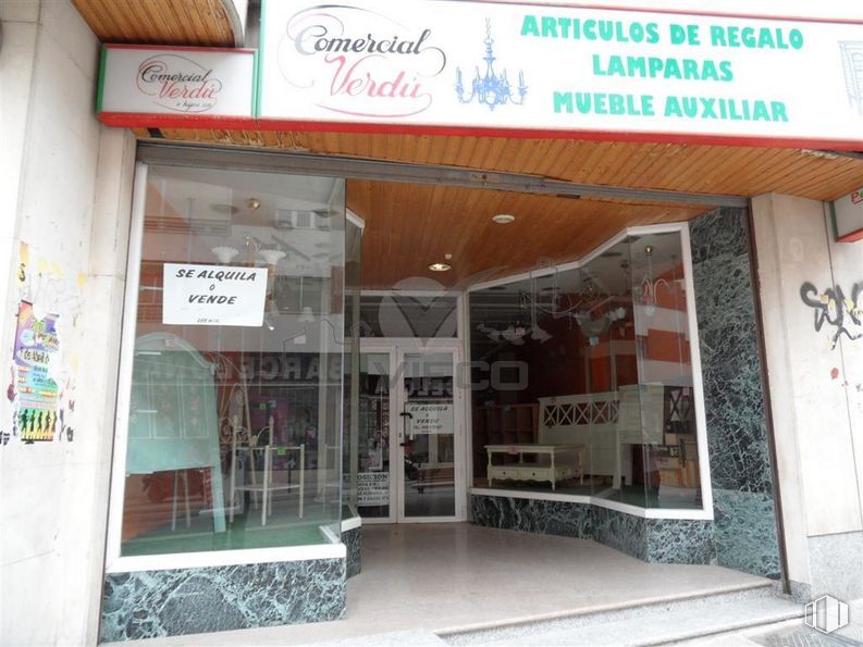 Local en alquiler en Avenida Castilla La Mancha, Cuenca, 16003 con accesorio, fachada, puerta, venta minorista, fuente, material de construcción, transparencia y material compuesto alrededor