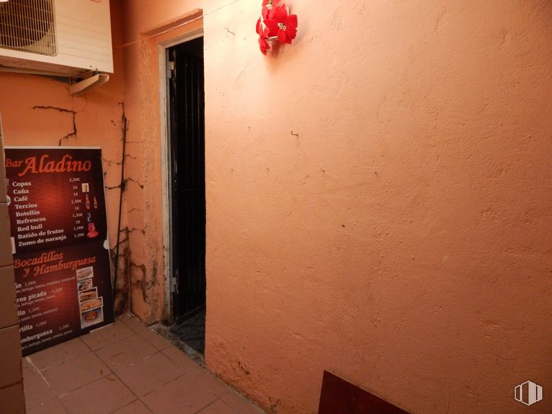 Retail for rent at Calle Juan Ángel Nebreda, 3, Ávila, 05005 with building, orange, door, wood, gas, tints and shades, house, flooring, window and brick around