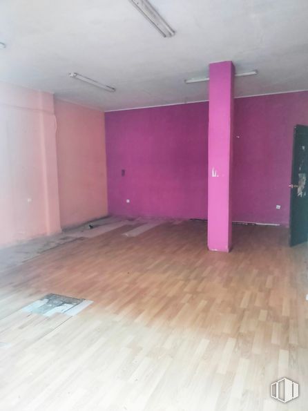 Local en venta en Calle Valdemorillo, Getafe, Madrid, 28901 con morado, madera, suelos, suelo, hall, accesorio, pared, edificio, madera dura y tinte para madera alrededor