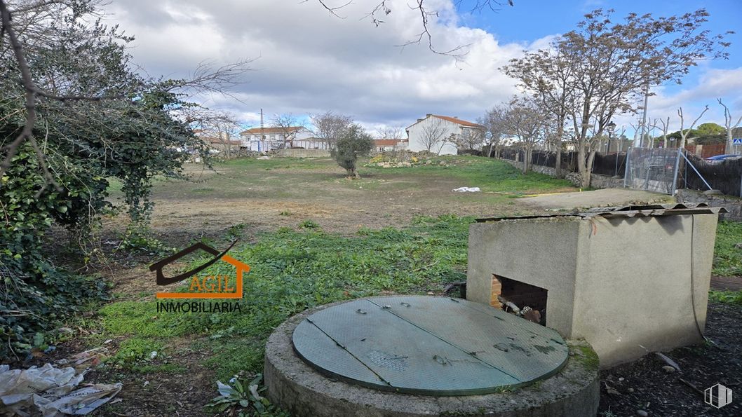 Land for sale at Calle Artistas, Colmenar del Arroyo, Madrid, 28213 with plants, land lot, rural area, village, soil, backyard, yard and garden around