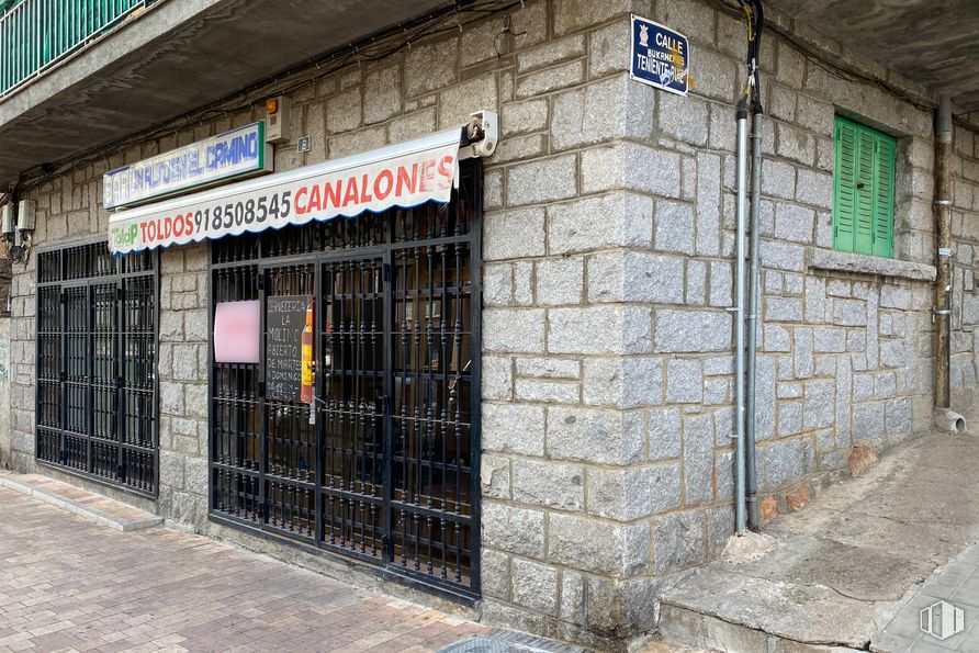 Local en alquiler y venta en Zona Centro, Guadarrama, Madrid, 28440 con ventana, albañilería, edificio, ladrillo, madera, fachada, fuente, accesorio, ciudad y señalización alrededor