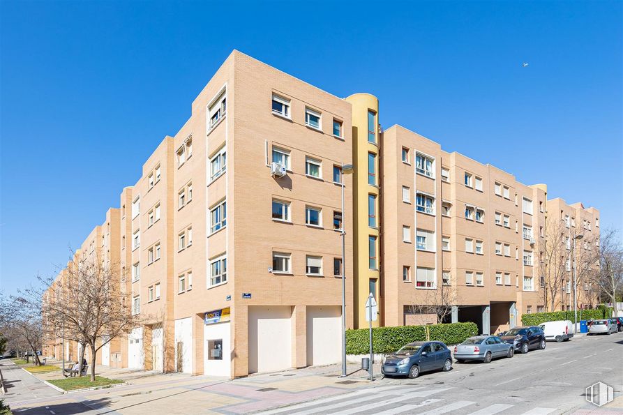 Local en alquiler en Calle Estocolmo, 122, Alcorcón, Madrid, 28922 con coche, cielo, edificio, durante el día, ventana, árbol, vehículo, rueda, diseño urbano y luz de la calle alrededor