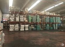 Industrial for rent at Zona Villaverde, Villaverde, Madrid, 28021 with furniture, mass production, floor, building, warehouse, gas, factory, wood, beam and flooring around