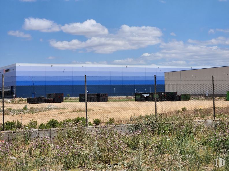 Land for sale at Avenida Cristóbal Colón, 232, Guadalajara, 19004 with building, sky, cloud, plant, plain, vehicle, landscape, horizon, grass and water around