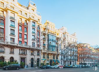 Oficina en alquiler en Calle Velázquez, Salamanca, Madrid, 28006 con coche, edificio, cielo, durante el día, rueda, infraestructura, ventana, diseño urbano, condominio y bloque de pisos alrededor