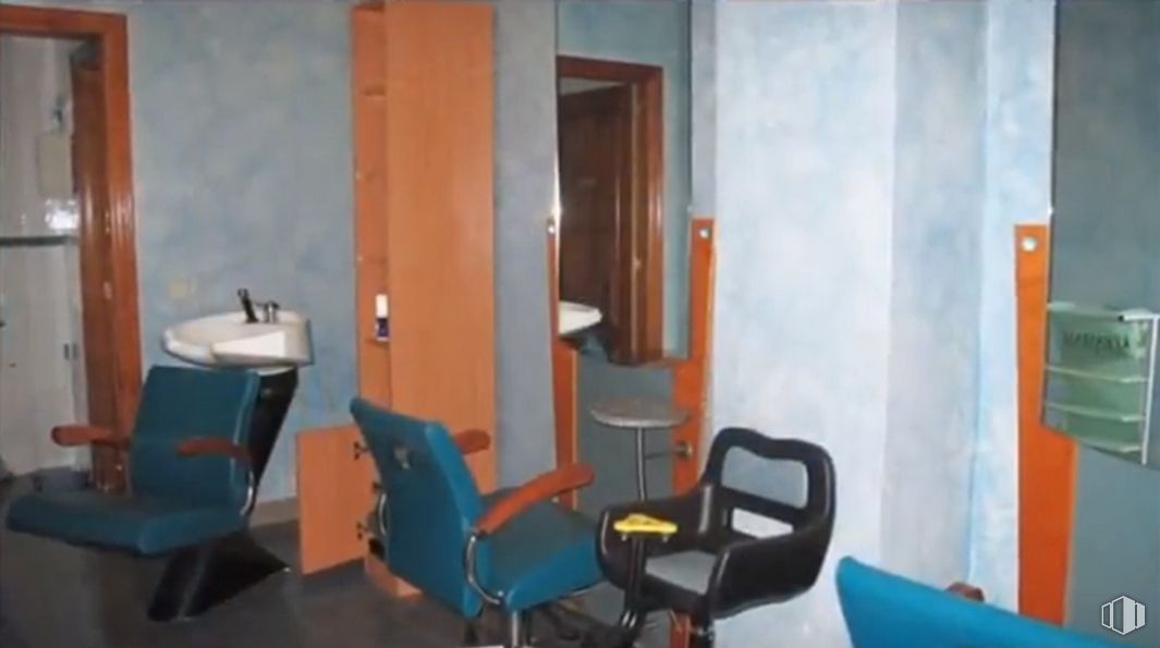 Local en alquiler en Calle Levante, 124, Rivas-Vaciamadrid, Madrid, 28529 con silla, mueble, propiedad, mesa, silla de oficina, azure, edificio, interiorismo, suelo y suelos alrededor