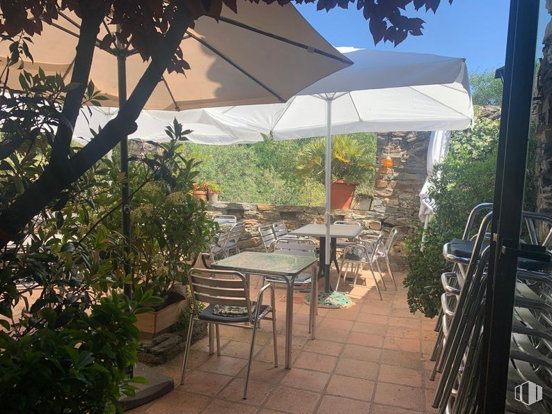 Retail for sale at Calles Azas, 29, Patones, Madrid, 28189 with umbrella, table, chair, property, plant, furniture, shade, outdoor table, botany and outdoor furniture around