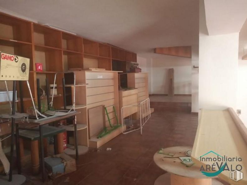 Local en alquiler y venta en Centro urbano, Arévalo, Ávila, 05200 con propiedad, madera, interiorismo, suelo, suelos, estantería, madera dura, estantería, estante y sala de estar alrededor