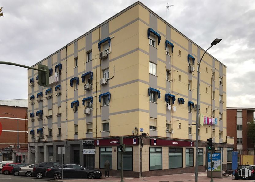 Local en venta en Calle Real, 108, San Sebastián de los Reyes, Madrid, 28700 con coche, edificio, cielo, nube, vehículo terrestre, rueda, propiedad, luz de la calle, ventana y neumático alrededor