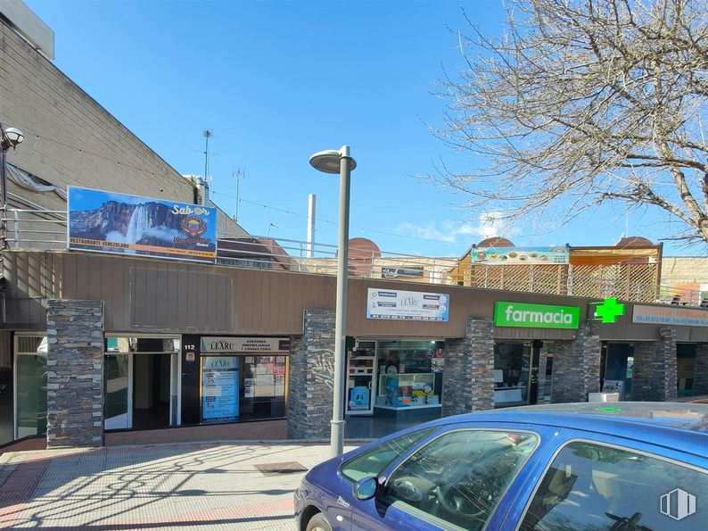 Retail for sale at C.C. Zocoslada, Avenida de España, 23, Coslada, Madrid, 28820 with car, automotive parking light, sky, vehicle, street light, infrastructure, window, neighbourhood, building and automotive exterior around