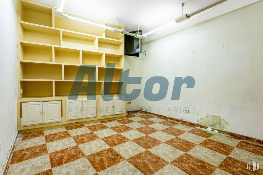 Local en venta en Paseo Pontones, Arganzuela, Madrid, 28005 con estantería, propiedad, suelo de baldosas, interiorismo, suelos, madera, estante, suelo, accesorio y línea alrededor