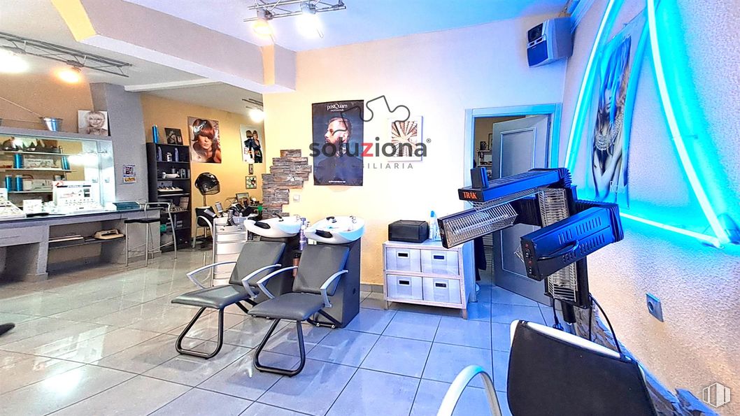 Local en alquiler en Calle Dr. Barraquer, 7, Getafe, Madrid, 28903 con silla y salón de belleza alrededor