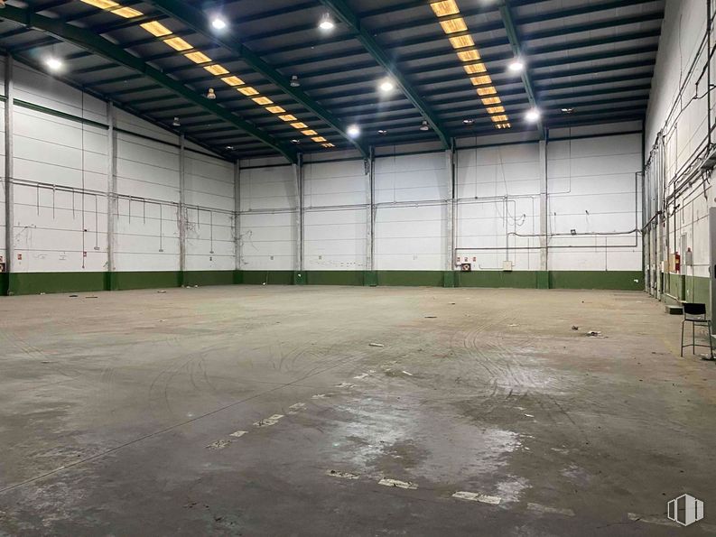 Industrial for rent at Polígono industrial Los Olivos, Getafe, Madrid, 28906 with flooring, floor, warehouse and fluorescent lamp around