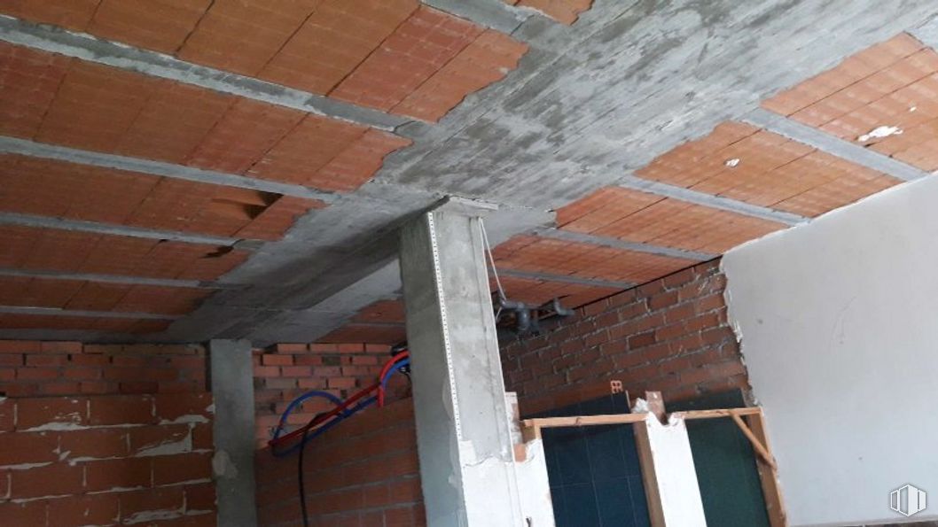 Local en alquiler y venta en Calle Alameda, 25, Cantimpalos, Segovia, 40360 con madera, material de construcción, viga, pared, accesorio, material compuesto, tinte para madera, albañilería, techo y madera alrededor