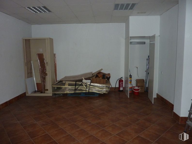 Retail for sale & for rent at Avenida Orovilla, Villaverde, Madrid, 28041 with bed, wood, floor, flooring, hall, hardwood, ceiling, house, laminate flooring and event around