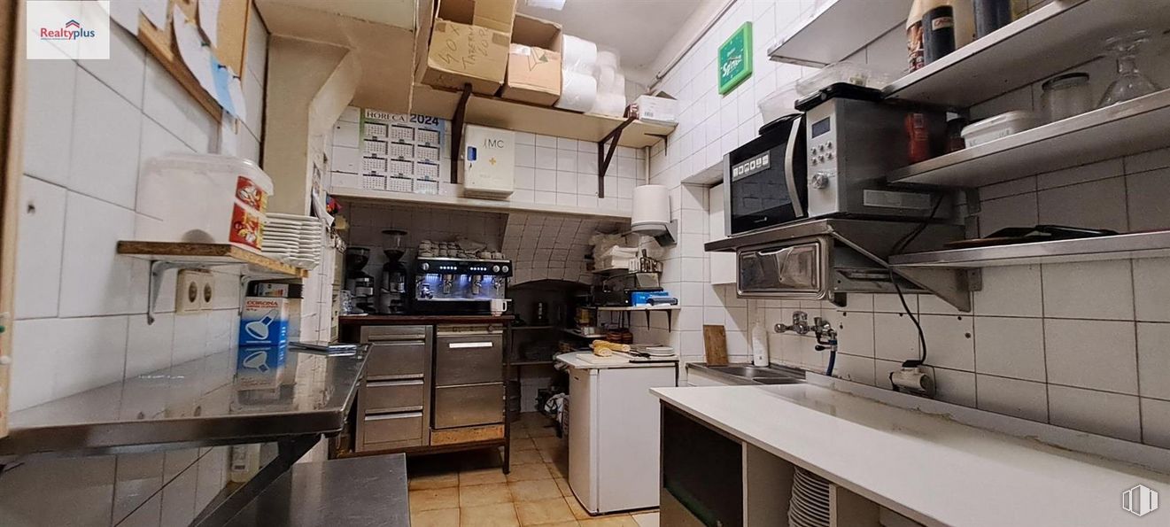 Retail for sale at Casco histórico, Segovia, 40003 with microwave oven, cabinetry, countertop, kitchen sink, sink, kitchen, building, kitchen appliance, kitchen stove and interior design around