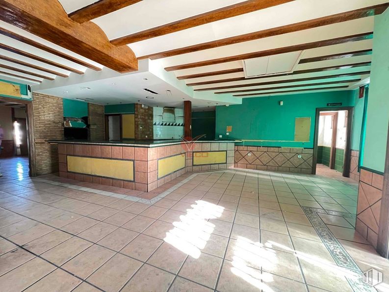 Retail for sale at Avenida Huerta Abajo, San Lorenzo de la Parrilla, Cuenca, 16770 with cabinetry, property, building, houseplant, interior design, flooring, hall, floor, wood and leisure around