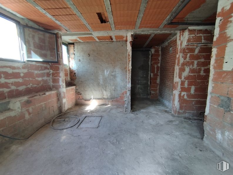 Local en venta en Calle Nuestra Señora de las Nieves, Toledo, 45006 con ventana, edificio, albañilería, madera, ladrillo, casa, suelo, suelos, material de construcción y accesorio alrededor