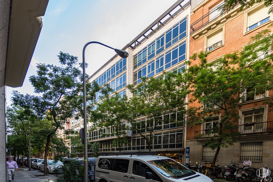 Oficina en alquiler en Calle Zurbano, 76, Chamberí, Madrid, 28010 con ventana, edificio, luz de la calle, cielo, propiedad, infraestructura, árbol, arquitectura, bloque de pisos, diseño urbano y condominio alrededor