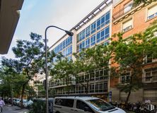 Office for rent at Calle Zurbano, 76, Chamberí, Madrid, 28010 with window, building, street light, sky, property, infrastructure, tree, architecture, tower block, urban design and condominium around