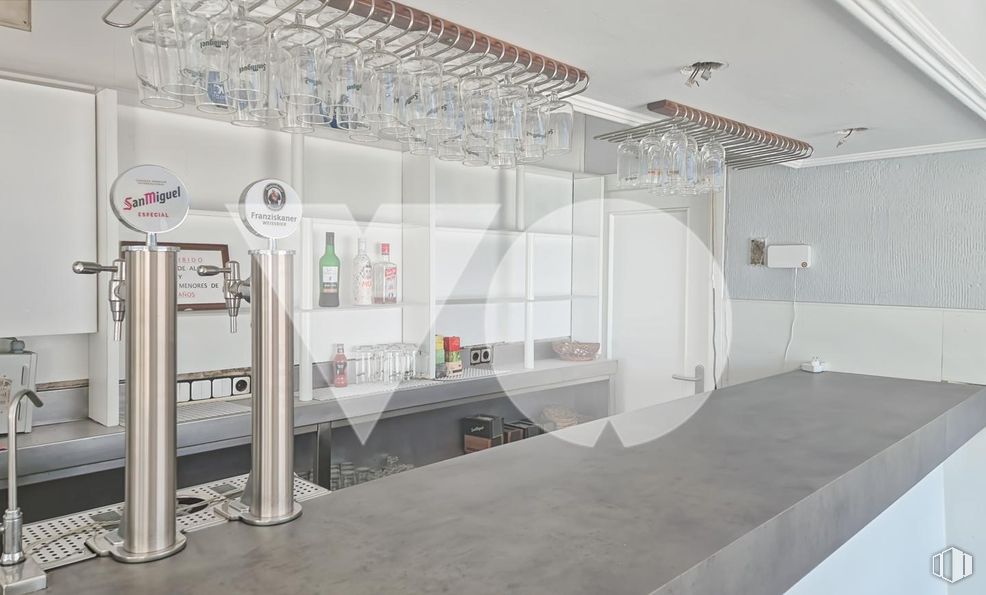 Retail for rent at Calle Fermín Caballero, Fuencarral - El Pardo, Madrid, 28034 with light fixture, interior design, urban design, flooring, gas, building, ceiling, space, glass and engineering around